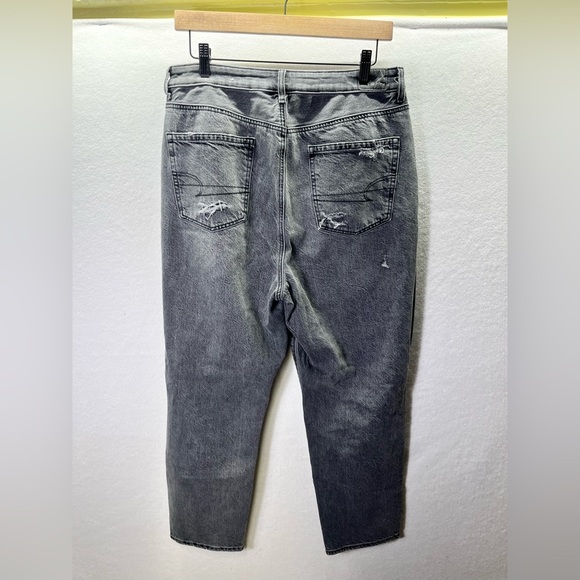 American Eagle Distressed Highest Rise Mom Jeans Womens 12 Short Black 2312 - Picture 9 of 11